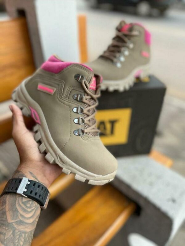 Bota Caterpillar couro feminina