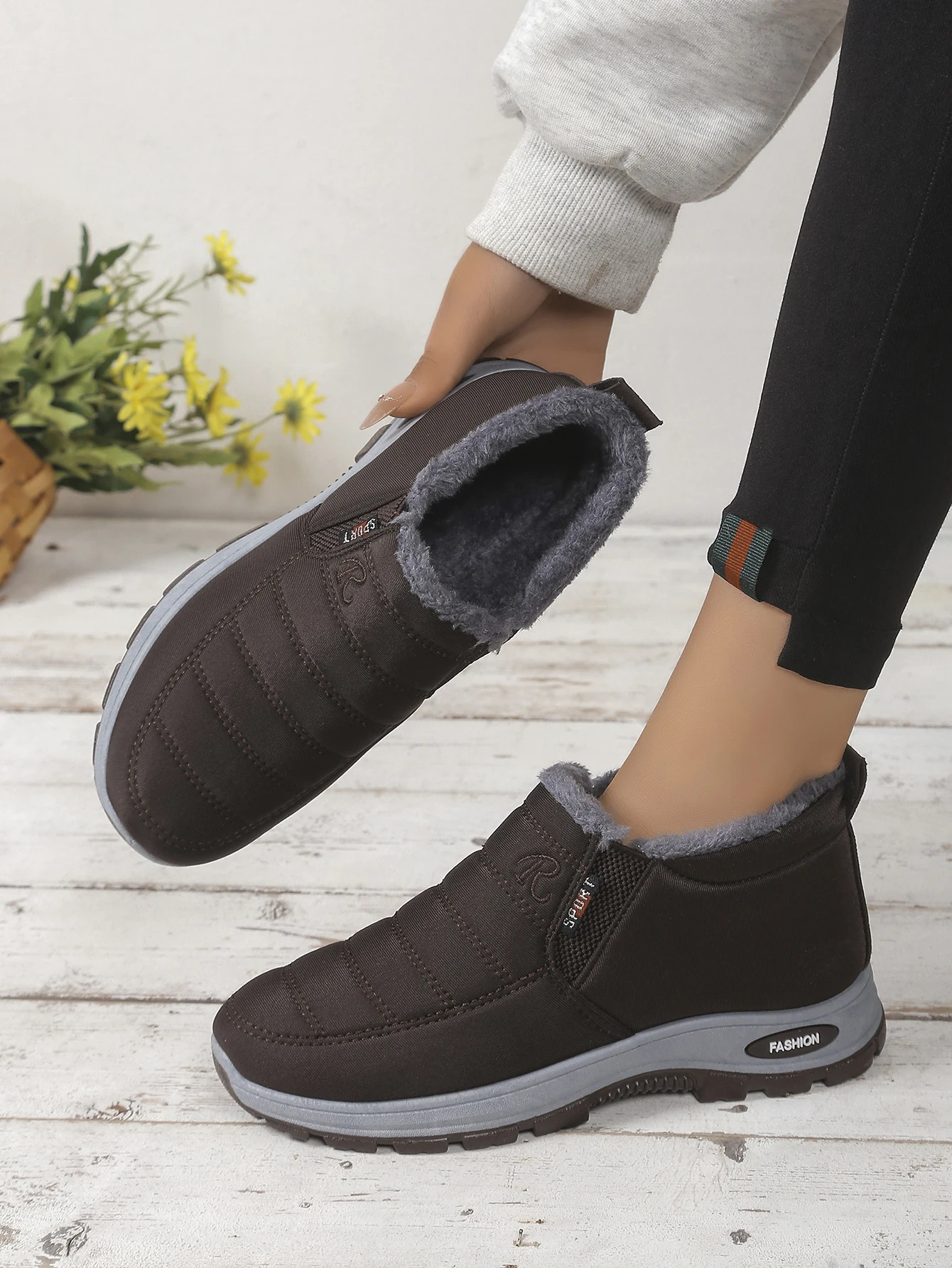 Tênis Feminino Forrado em Lã Comfort - Imagem 16