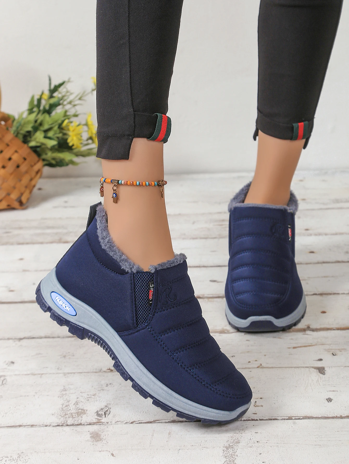 Tênis Feminino Forrado em Lã Comfort - Imagem 15